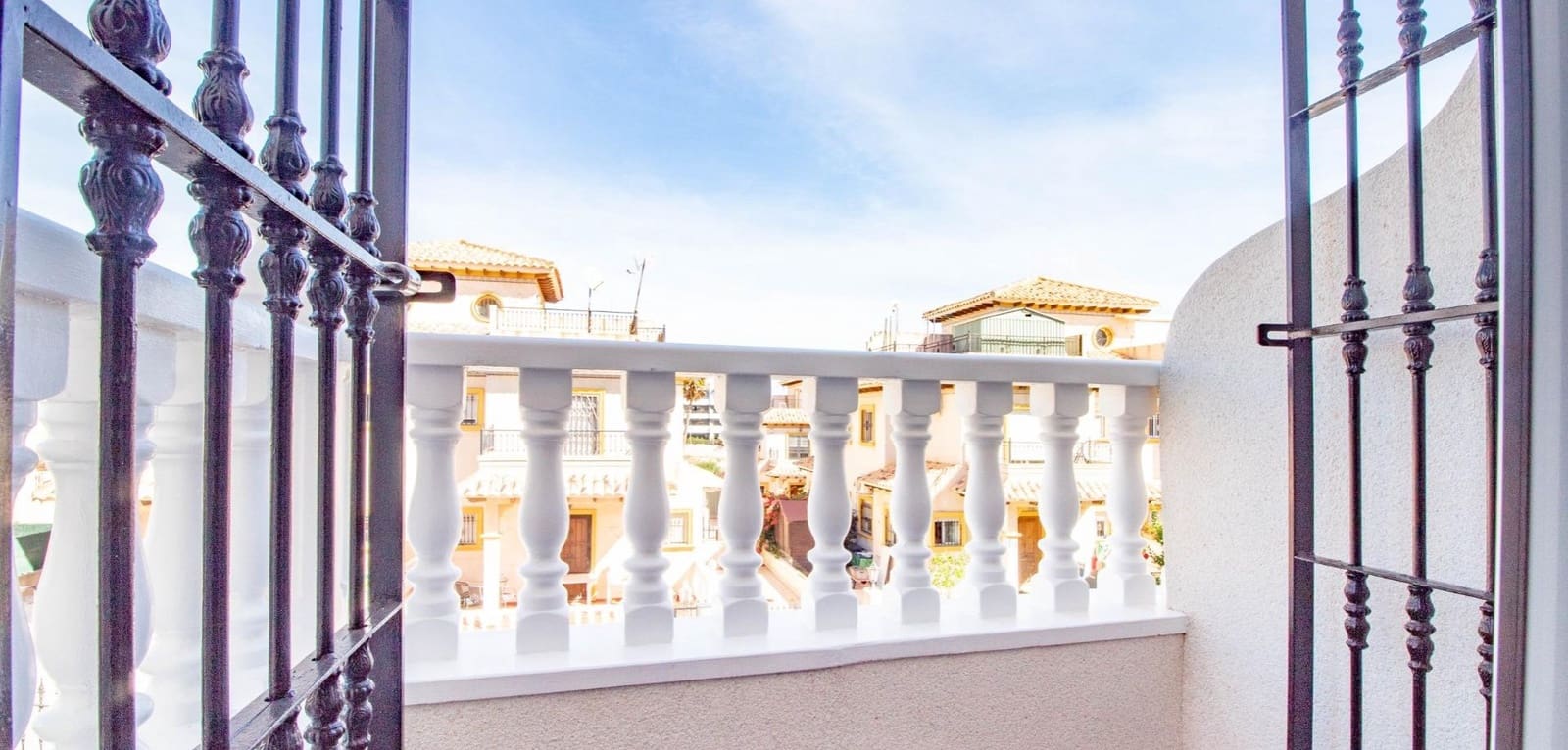 4 soveværelse Byhus til salg i La Zenia med swimmingpool - € 360.000 (Ref: 9356535)