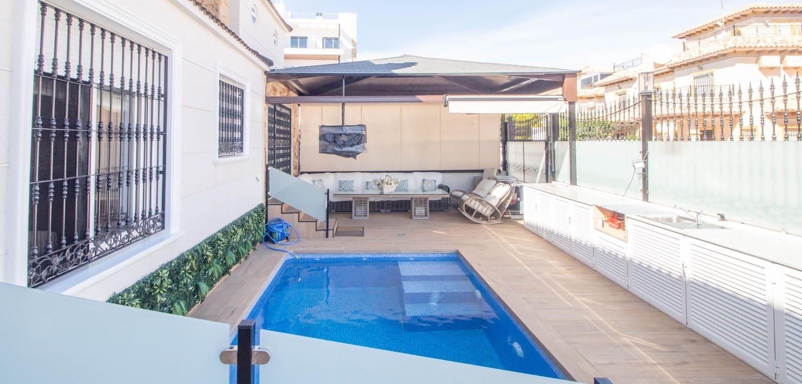 4 soveværelse Byhus til salg i La Zenia med swimmingpool - € 360.000 (Ref: 9356535)