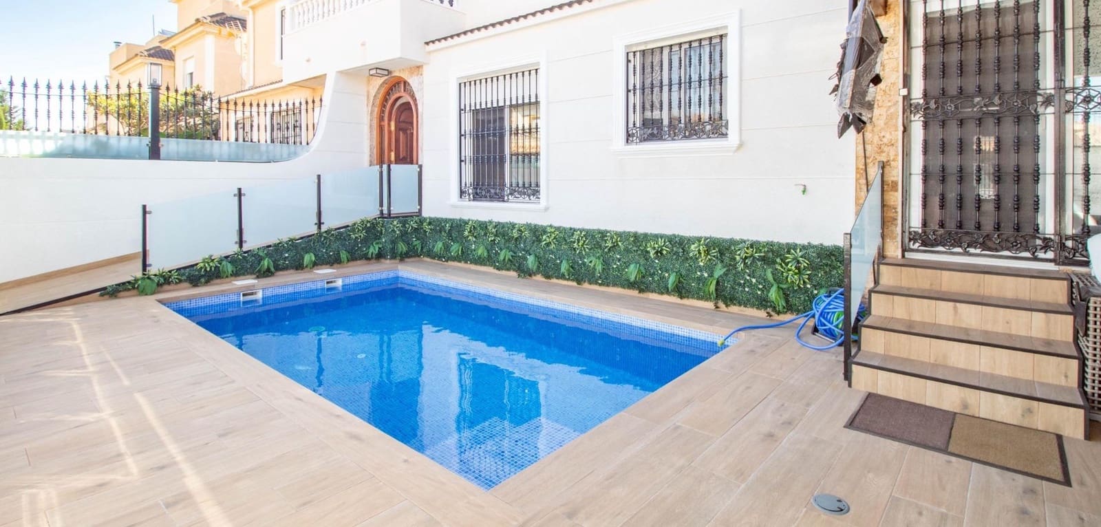 4 soveværelse Byhus til salg i La Zenia med swimmingpool - € 360.000 (Ref: 9356535)