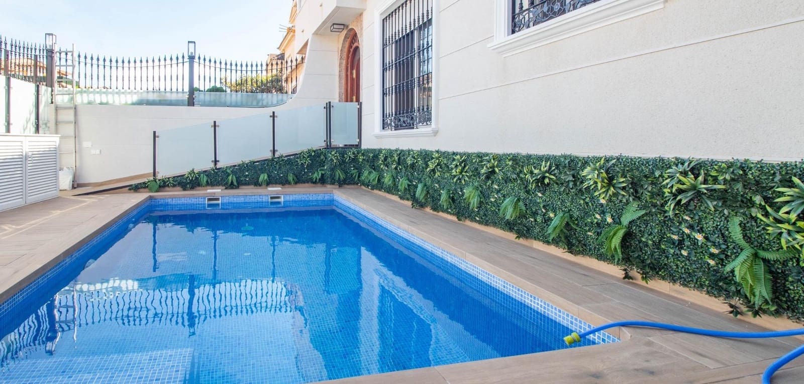 4 soveværelse Byhus til salg i La Zenia med swimmingpool - € 360.000 (Ref: 9356535)