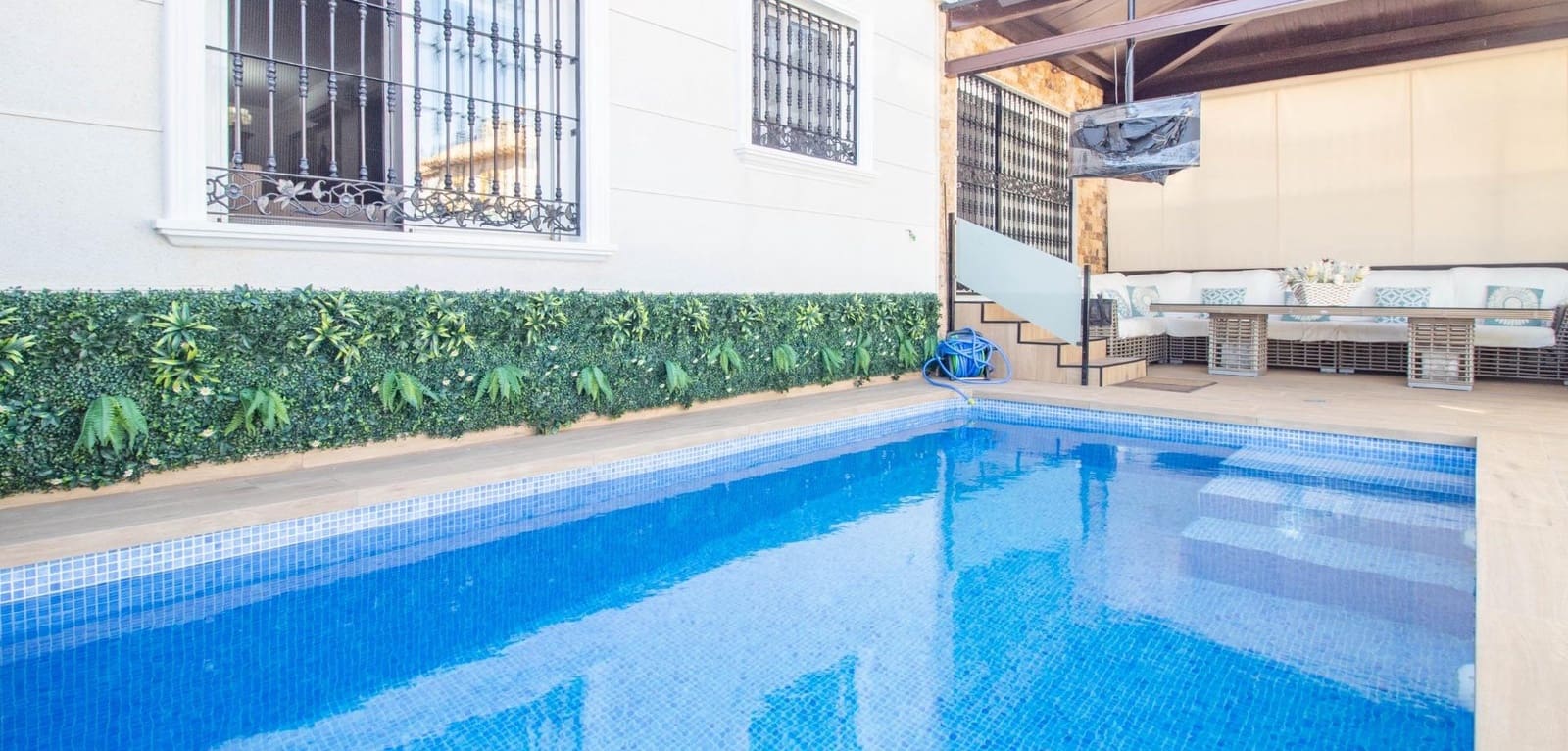 4 soveværelse Byhus til salg i La Zenia med swimmingpool - € 360.000 (Ref: 9356535)