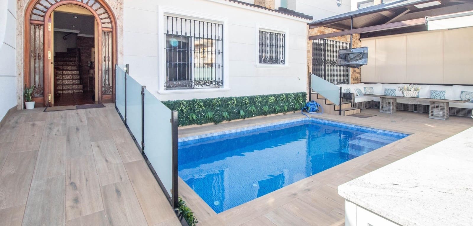 4 soveværelse Byhus til salg i La Zenia med swimmingpool - € 360.000 (Ref: 9356535)