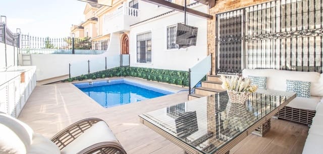 4 soveværelse Byhus til salg i La Zenia, Orihuela med swimmingpool - € 360.000 (Ref: 9356535)