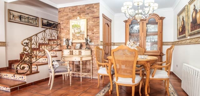 4 soveværelse Byhus til salg i La Zenia, Orihuela med swimmingpool - € 360.000 (Ref: 9356535)