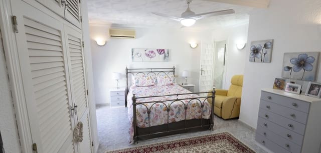 3 quarto Moradia para venda em San Luis, Torrevieja com piscina - 335 000 € (Ref: 9356538)