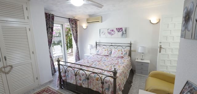 3 quarto Moradia para venda em San Luis, Torrevieja com piscina - 335 000 € (Ref: 9356538)