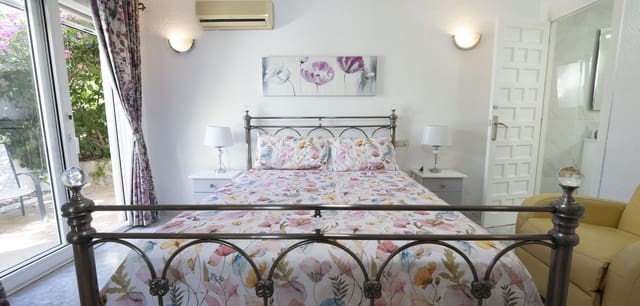 3 quarto Moradia para venda em San Luis, Torrevieja com piscina - 335 000 € (Ref: 9356538)