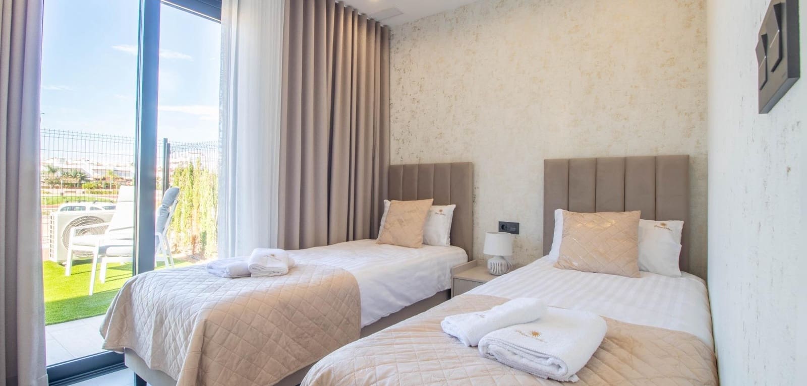 3 makuuhuone Huoneisto myytävänä paikassa Orihuela Costa mukana uima-altaan - 395 000 € (Ref: 9356935)