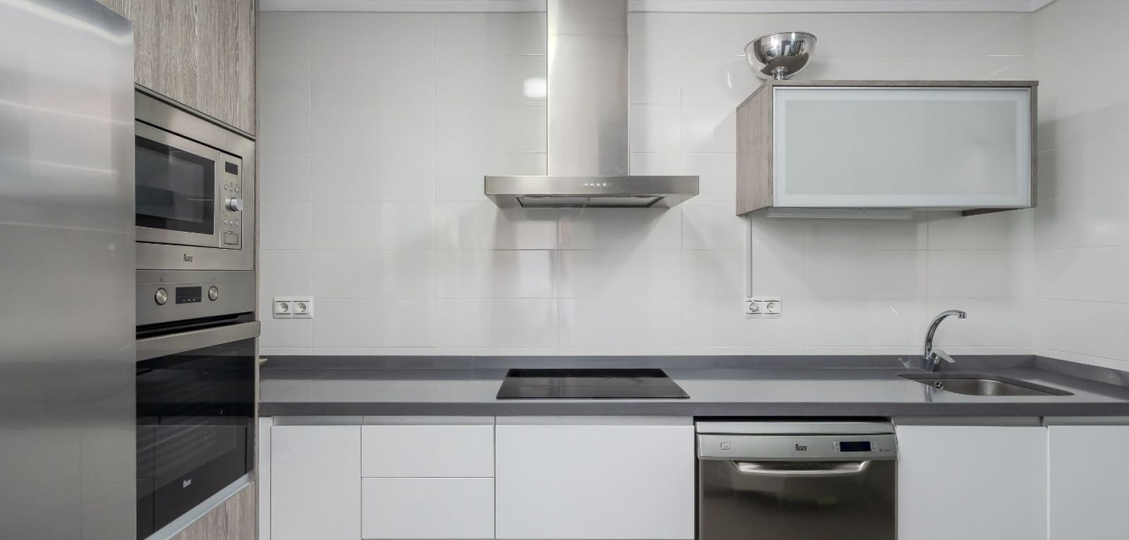 3 makuuhuone Huoneisto myytävänä paikassa Orihuela Costa mukana uima-altaan - 359 000 € (Ref: 9360271)