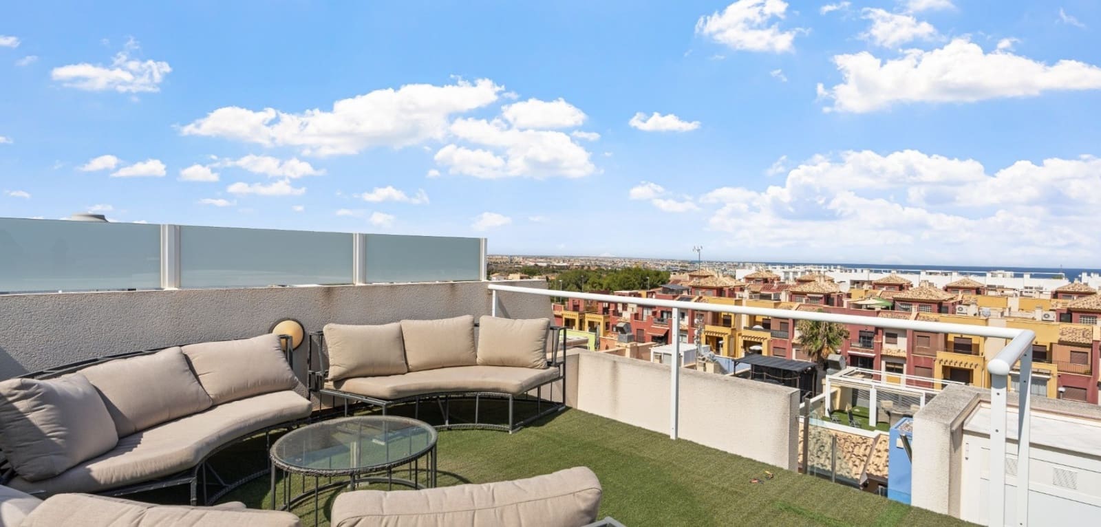 3 makuuhuone Huoneisto myytävänä paikassa Orihuela Costa mukana uima-altaan - 359 000 € (Ref: 9360271)