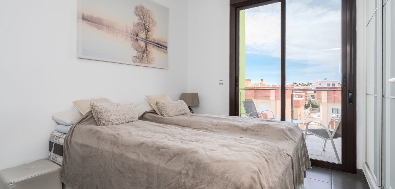 3 makuuhuone Huoneisto myytävänä paikassa Orihuela Costa mukana uima-altaan - 359 000 € (Ref: 9360271)