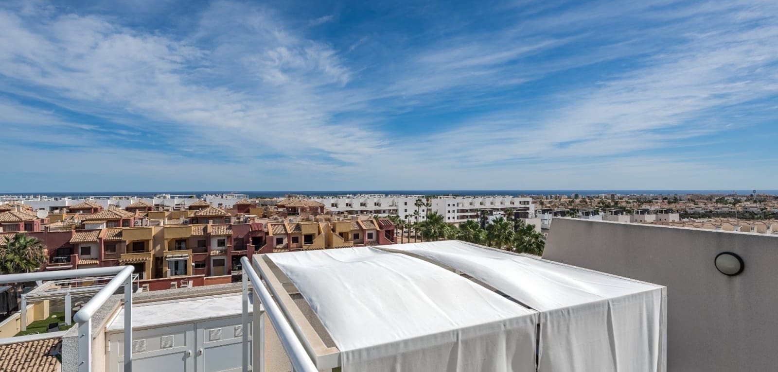 3 makuuhuone Huoneisto myytävänä paikassa Orihuela Costa mukana uima-altaan - 359 000 € (Ref: 9360271)