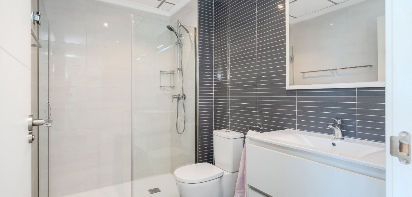 3 makuuhuone Huoneisto myytävänä paikassa Orihuela Costa mukana uima-altaan - 359 000 € (Ref: 9360271)