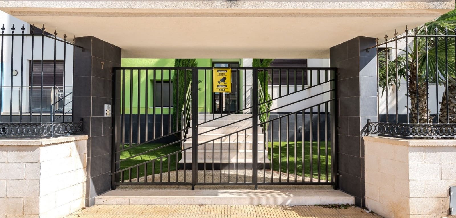 3 makuuhuone Huoneisto myytävänä paikassa Orihuela Costa mukana uima-altaan - 359 000 € (Ref: 9360271)