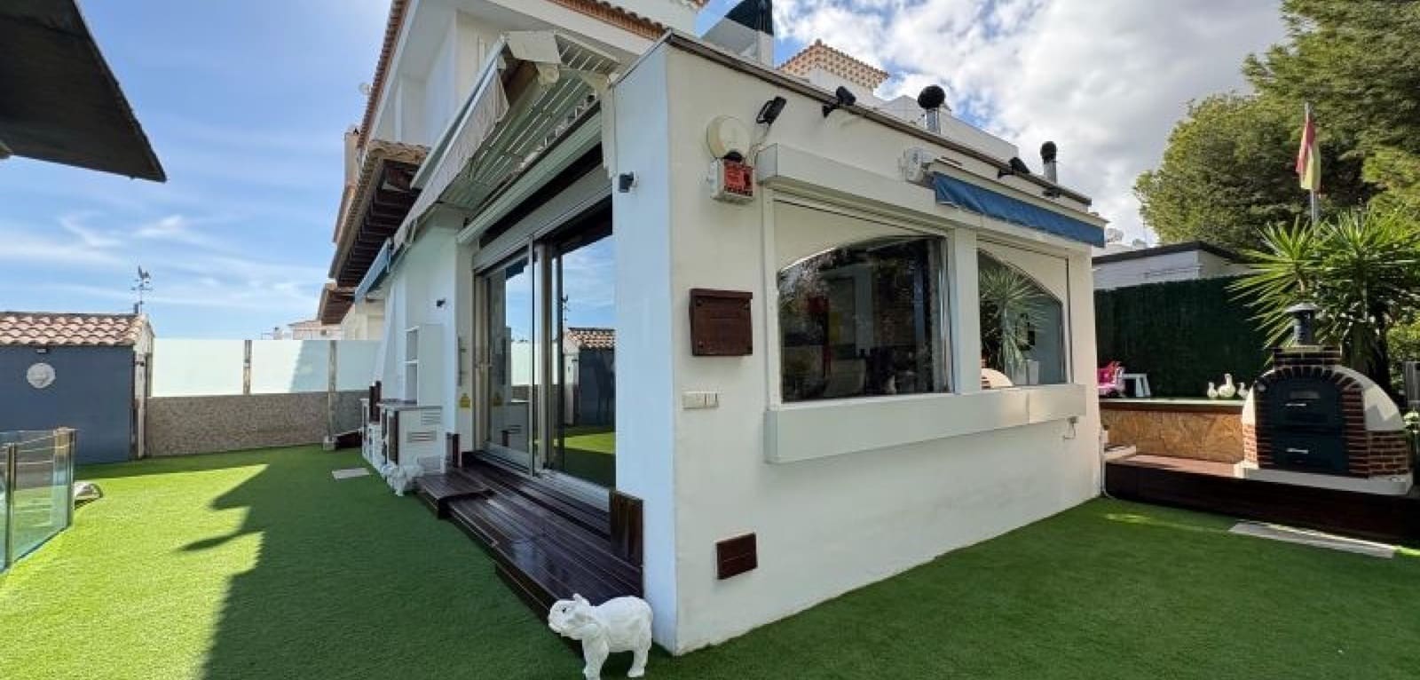 3 soveværelse Villa til salg i Orihuela Costa med swimmingpool - € 460.000 (Ref: 9368958)