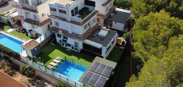 3 soveværelse Villa til salg i Playa Flamenca, Orihuela med swimmingpool - € 460.000 (Ref: 9368958)