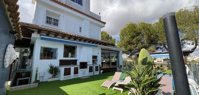 3 soveværelse Villa til salg i Playa Flamenca, Orihuela med swimmingpool - € 460.000 (Ref: 9368958)