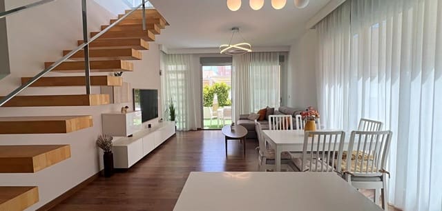 Chalet de 3 habitaciones en Pueblo Latino, Pilar de la Horadada en venta con piscina - 545.000 € (Ref: 9377976)