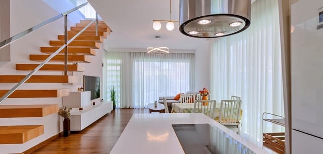 Chalet de 3 habitaciones en Pueblo Latino, Pilar de la Horadada en venta con piscina - 545.000 € (Ref: 9377976)