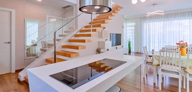 Chalet de 3 habitaciones en Pueblo Latino, Pilar de la Horadada en venta con piscina - 545.000 € (Ref: 9377976)