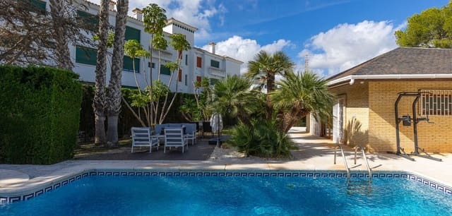 5 bedroom Villa for sale in Villamartin, Orihuela - € 670,000 (Ref: 9379518)