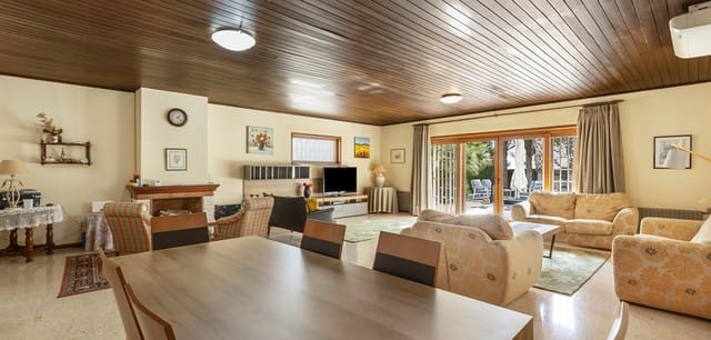 5 bedroom Villa for sale in Villamartin, Orihuela - € 670,000 (Ref: 9379518)