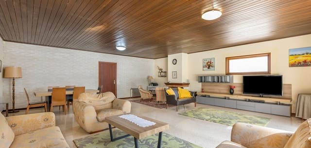 5 bedroom Villa for sale in Villamartin, Orihuela - € 670,000 (Ref: 9379518)