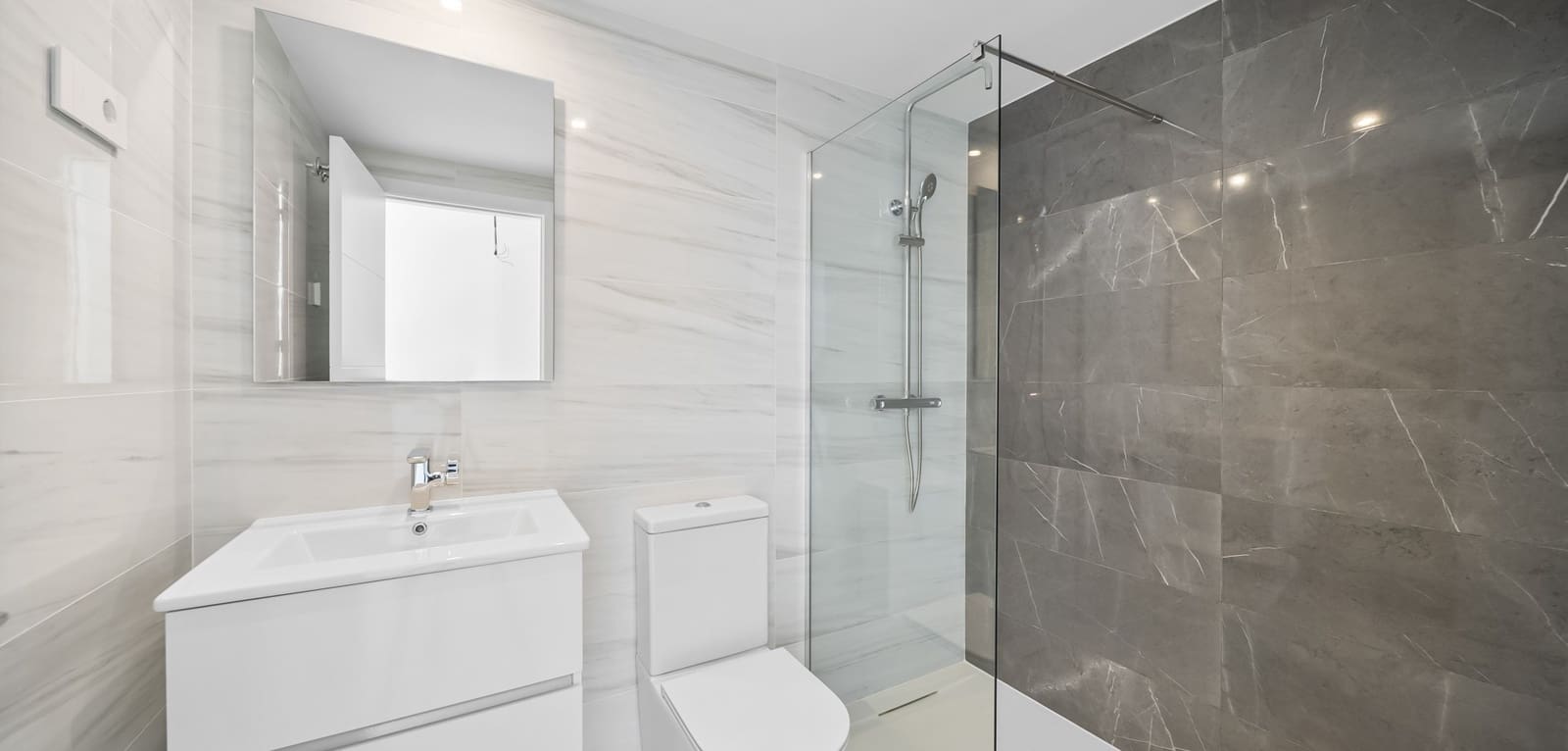 3 soveværelse Lejlighed til salg i Punta Prima med swimmingpool - € 599.000 (Ref: 9388219)