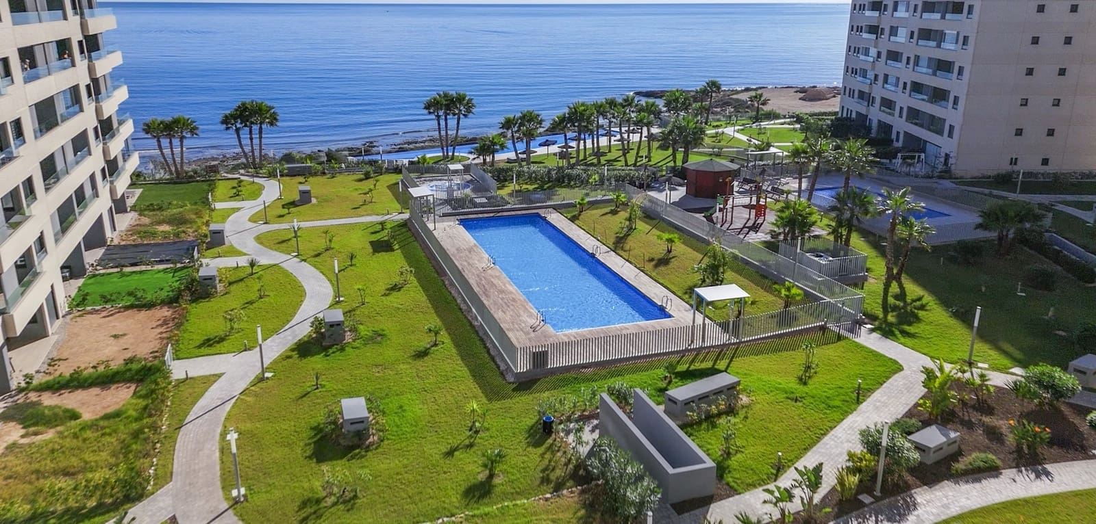 3 soveværelse Lejlighed til salg i Punta Prima med swimmingpool - € 599.000 (Ref: 9388219)