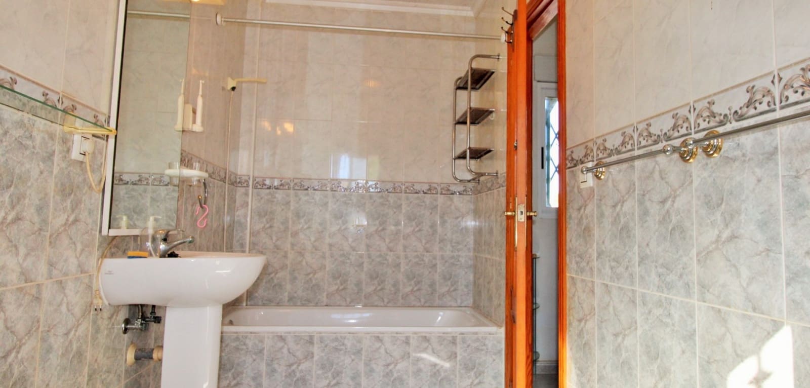 3 Zimmer Haus zu verkaufen in Villamartin mit Pool - 249.990 € (Ref: 9394062)