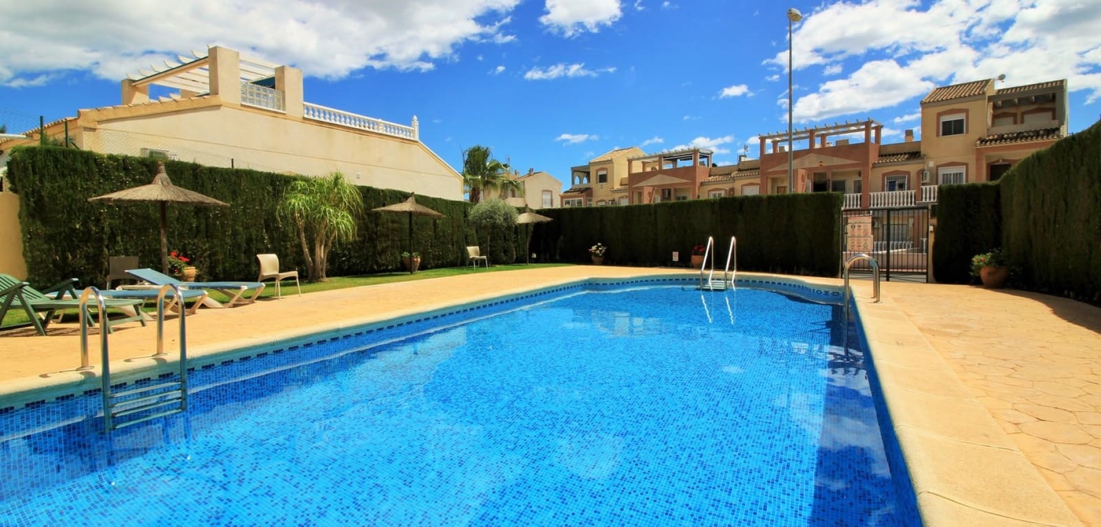 3 Zimmer Haus zu verkaufen in Villamartin mit Pool - 249.990 € (Ref: 9394062)