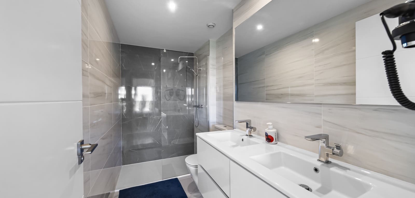 Apartamento de 2 habitaciones en Punta Prima en venta con piscina - 460.000 € (Ref: 9396745)