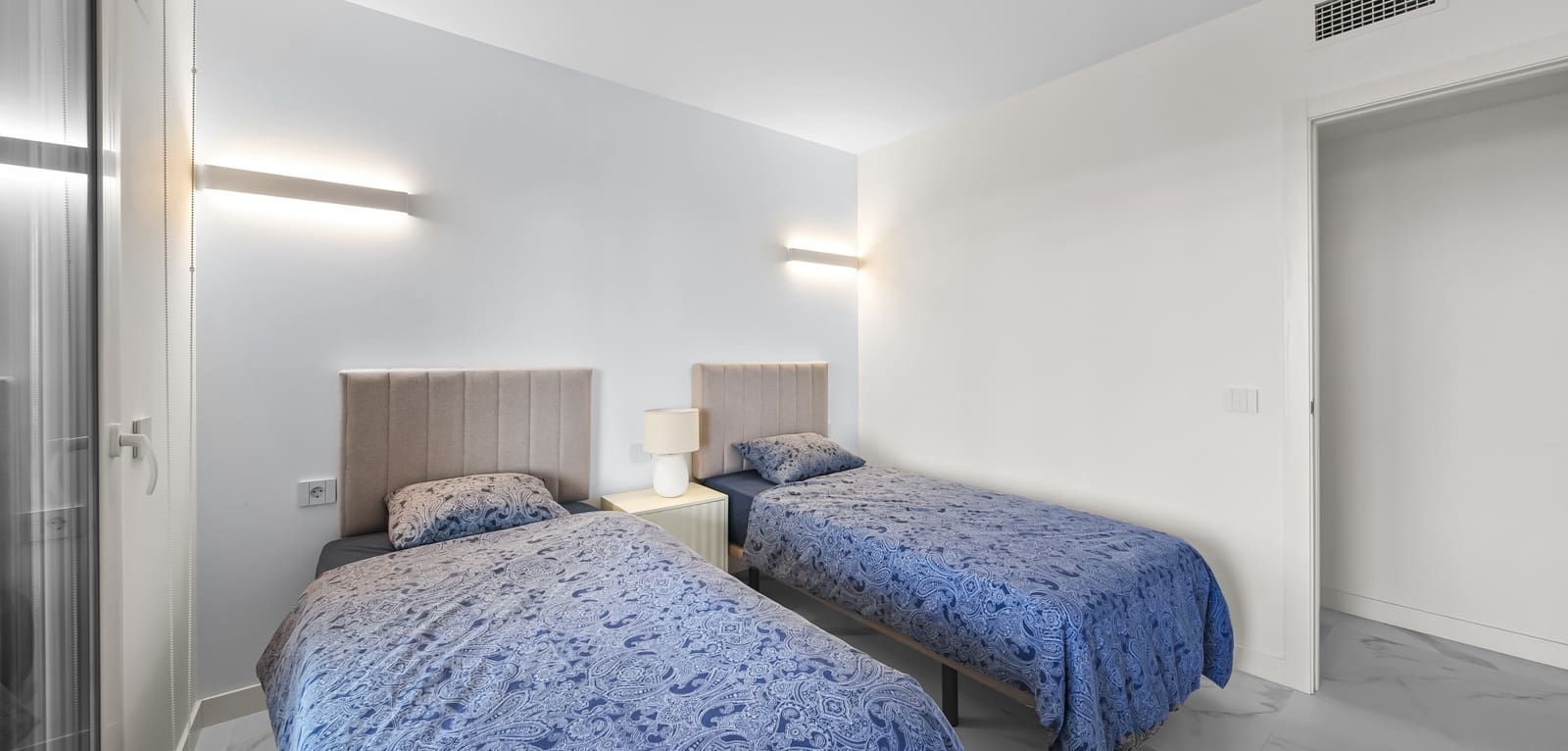 Apartamento de 2 habitaciones en Punta Prima en venta con piscina - 460.000 € (Ref: 9396745)