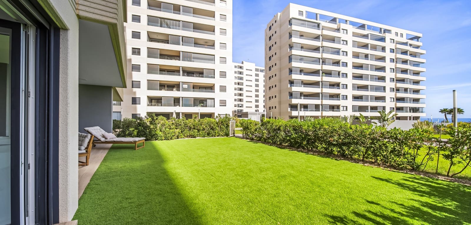 Apartamento de 2 habitaciones en Punta Prima en venta con piscina - 460.000 € (Ref: 9396745)