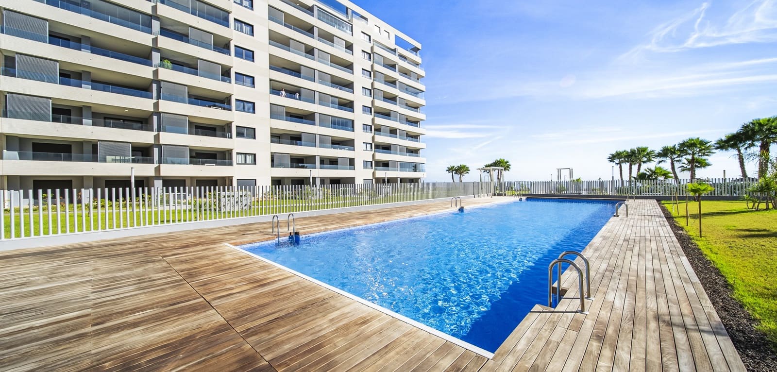 Apartamento de 2 habitaciones en Punta Prima en venta con piscina - 460.000 € (Ref: 9396745)