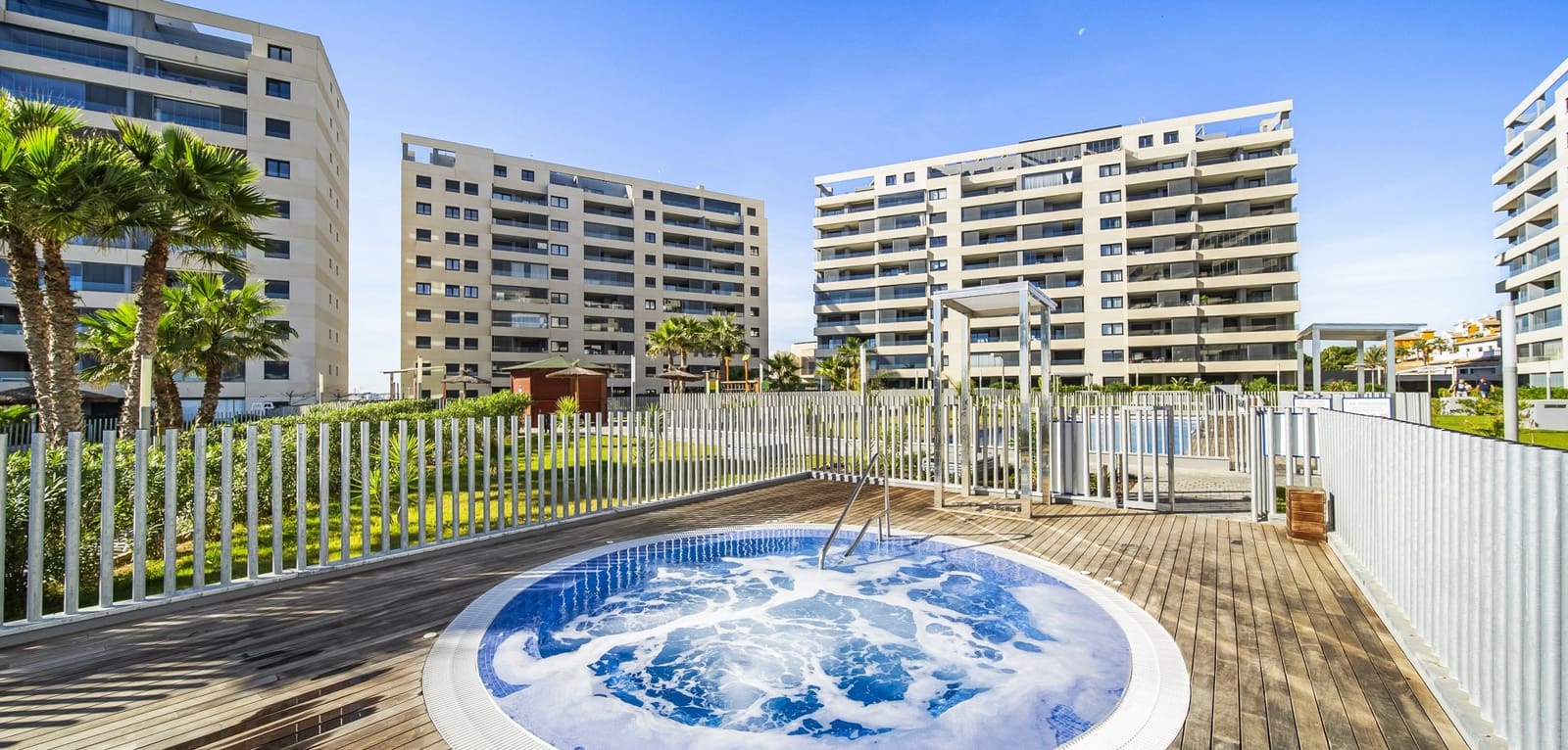 Apartamento de 2 habitaciones en Punta Prima en venta con piscina - 460.000 € (Ref: 9396745)