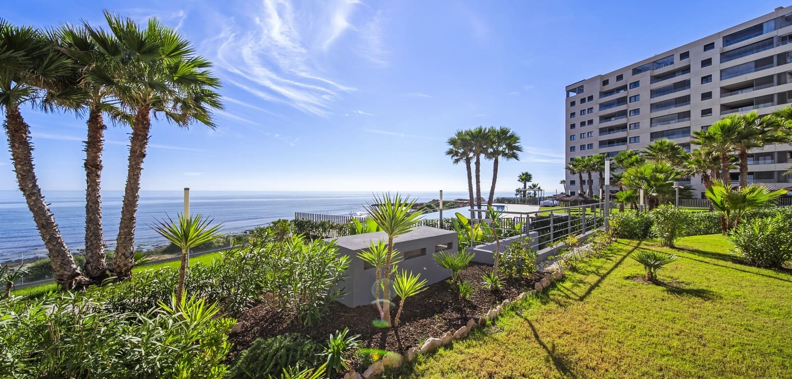 Apartamento de 2 habitaciones en Punta Prima en venta con piscina - 460.000 € (Ref: 9396745)