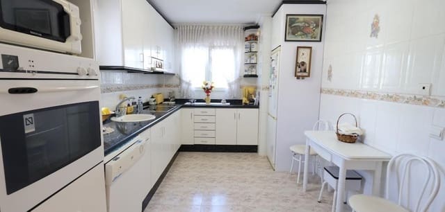 5 bedroom Villa for sale in Villamartin, Orihuela with pool - € 850,000 (Ref: 9399838)
