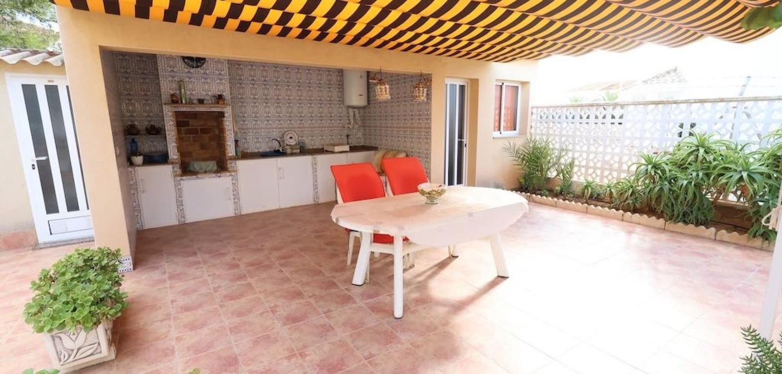 5 bedroom Villa for sale in Villamartin with pool - € 850,000 (Ref: 9399838)