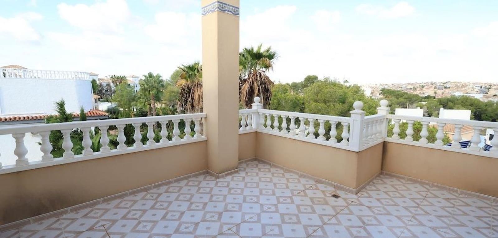 5 bedroom Villa for sale in Villamartin with pool - € 850,000 (Ref: 9399838)