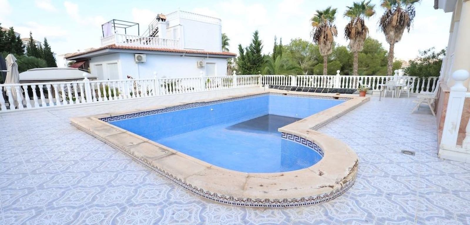 5 bedroom Villa for sale in Villamartin with pool - € 850,000 (Ref: 9399838)
