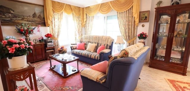 5 bedroom Villa for sale in Villamartin, Orihuela with pool - € 850,000 (Ref: 9399838)