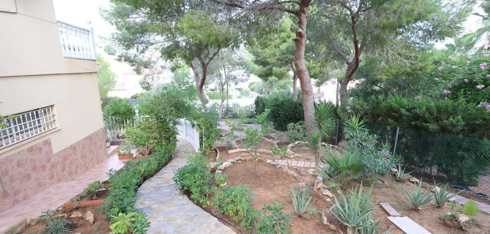 5 bedroom Villa for sale in Villamartin with pool - € 850,000 (Ref: 9399838)