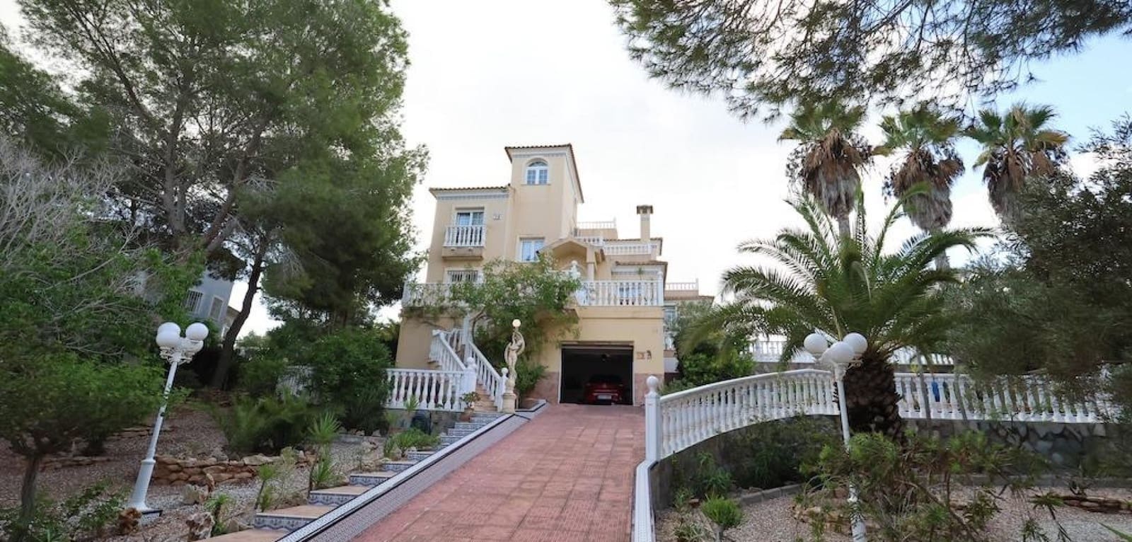 5 bedroom Villa for sale in Villamartin with pool - € 850,000 (Ref: 9399838)
