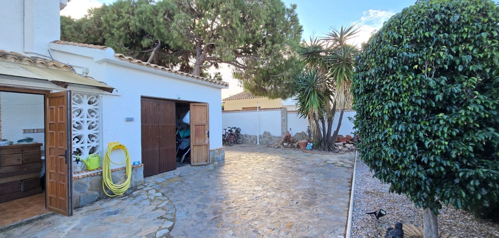 5 bedroom Villa for sale in Orihuela Costa with pool - € 850,000 (Ref: 9401067)