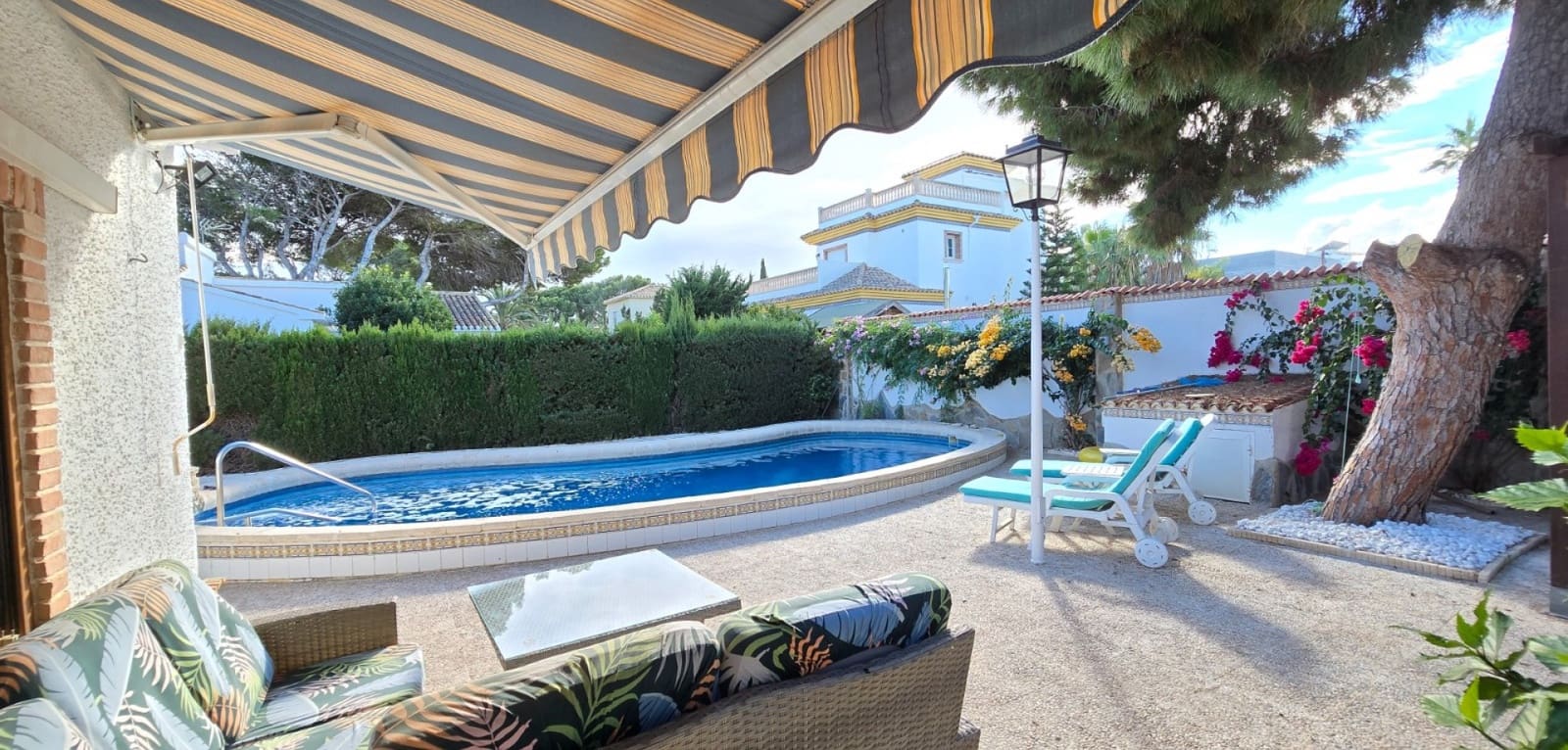 5 bedroom Villa for sale in Orihuela Costa with pool - € 850,000 (Ref: 9401067)