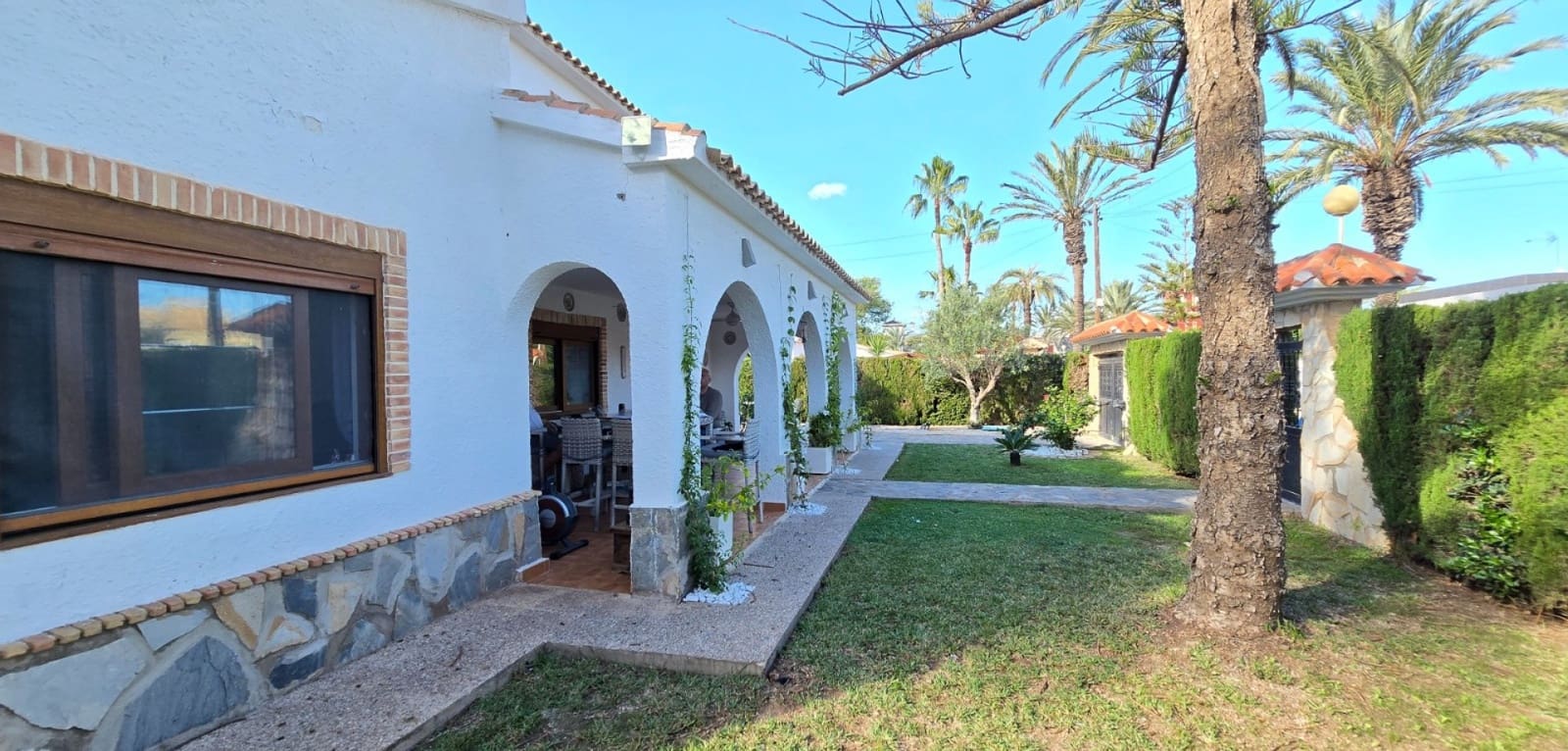 5 bedroom Villa for sale in Orihuela Costa with pool - € 850,000 (Ref: 9401067)