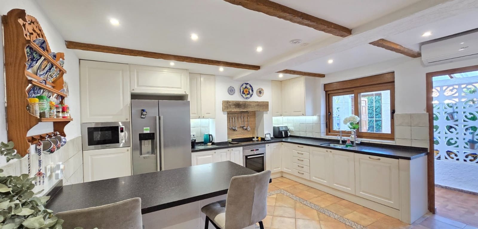 5 bedroom Villa for sale in Orihuela Costa with pool - € 850,000 (Ref: 9401067)