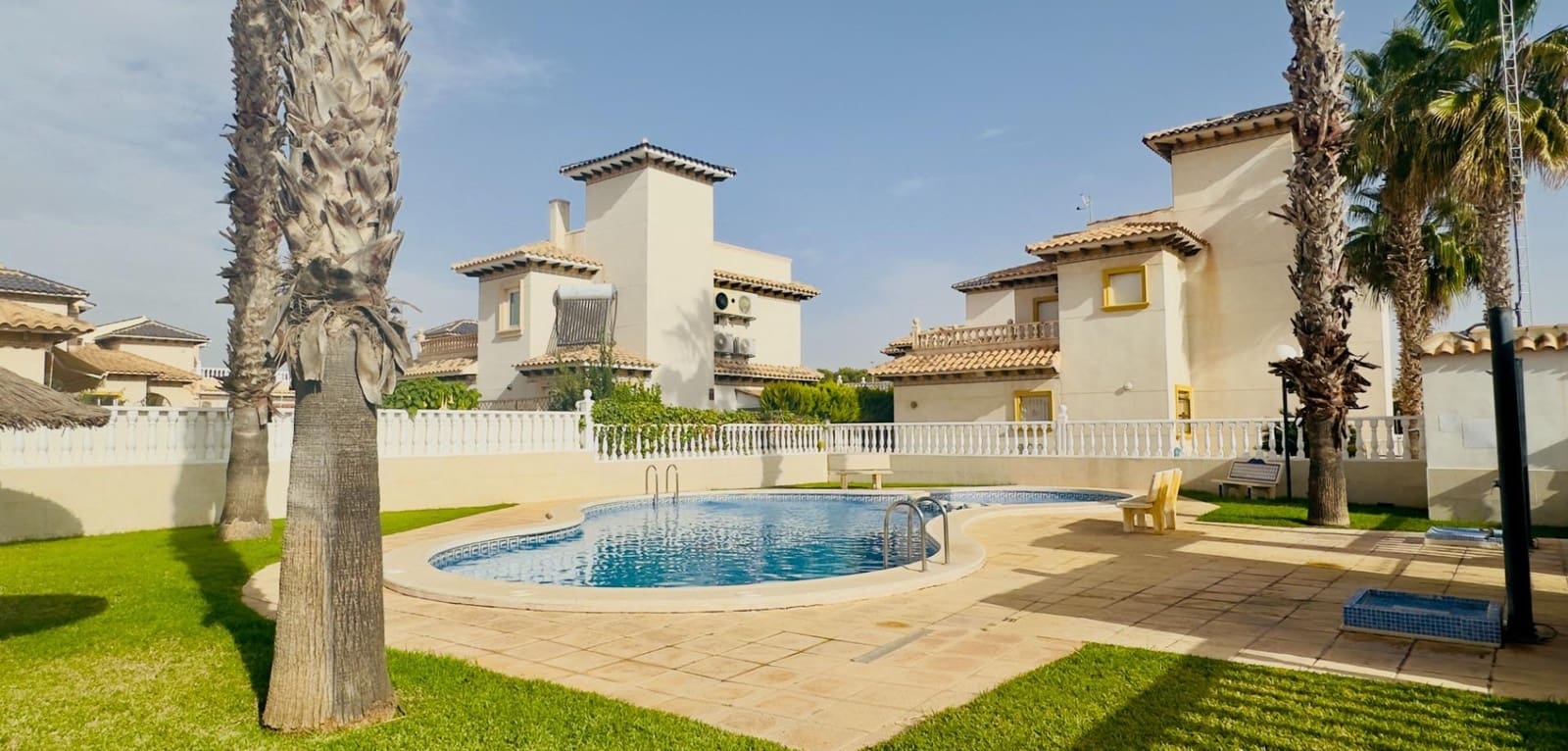 2 soverom Villa til salgs i Cabo Roig med svømmebasseng - € 240 000 (Ref: 9401068)