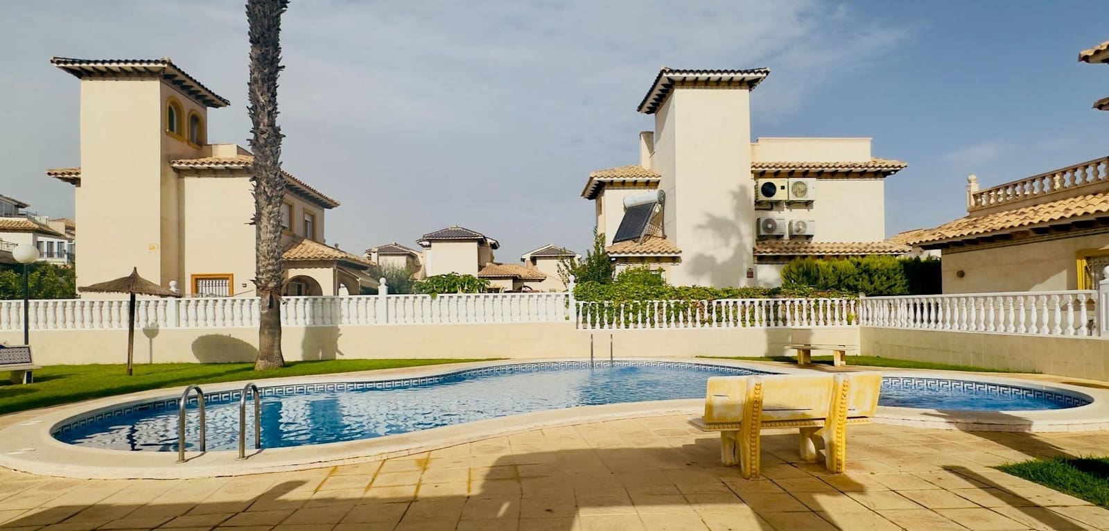 2 soverom Villa til salgs i Cabo Roig med svømmebasseng - € 240 000 (Ref: 9401068)